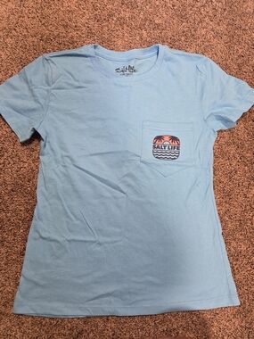 Salt Life Women's Small Light Blue Pocket Tee - Salt Life Logo EUC